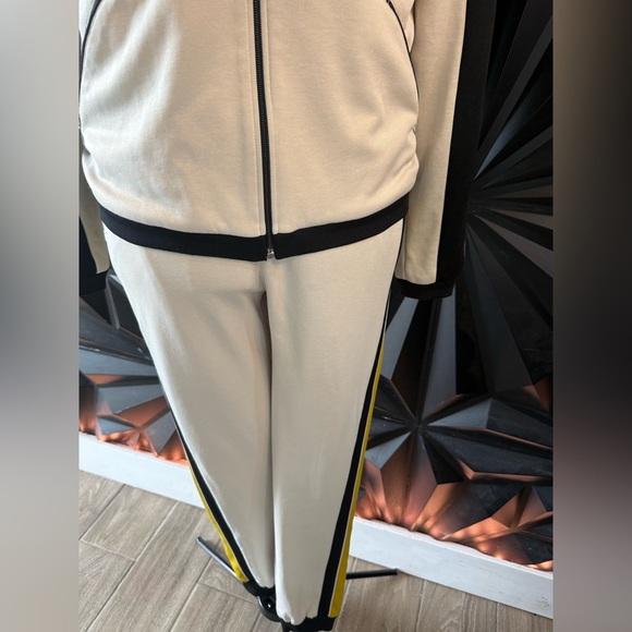 Gucci Tracksuit Large Jacket, Medium Pants - Picture 4 of 5